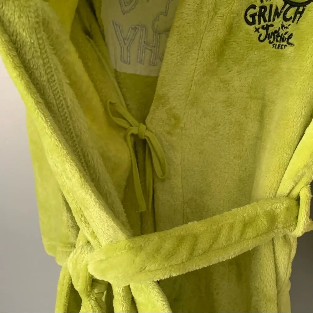 NWT. DR. SEUSS The Grinch Kids Green Pajama Robe